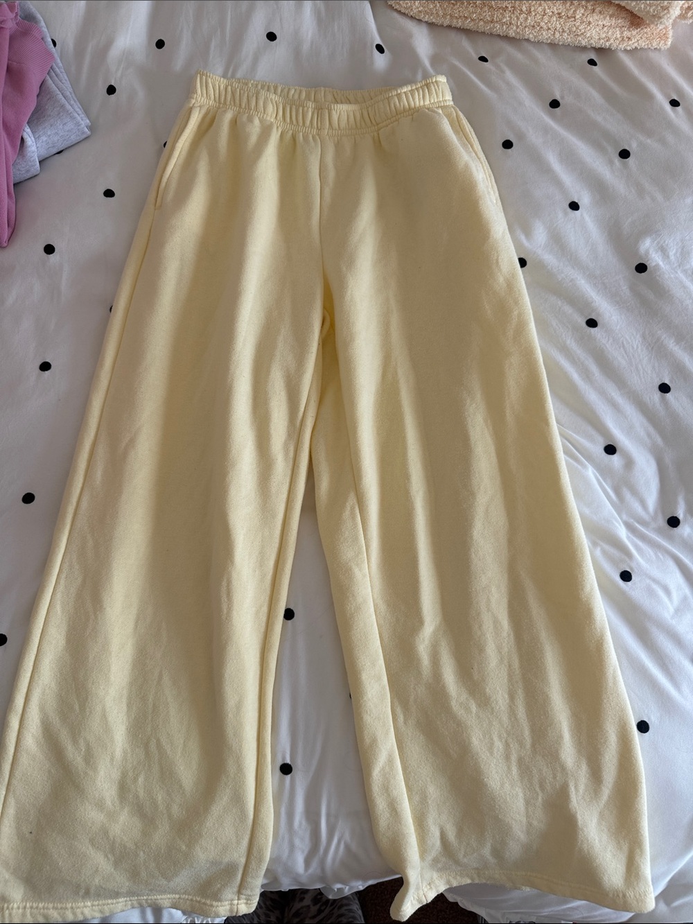 Women's Straight Leg Sweatpants - Pale Yellow